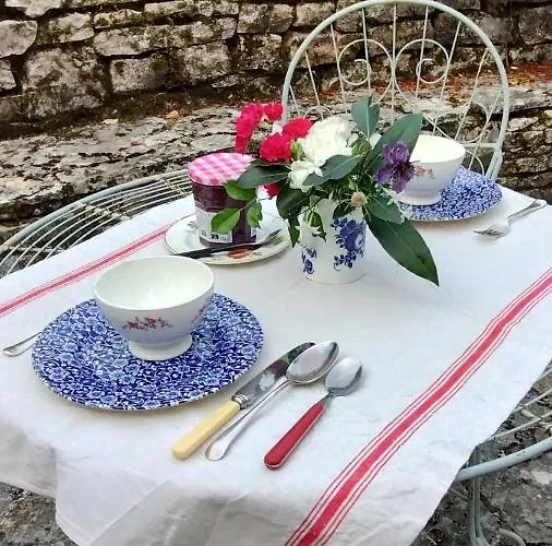 Les Fleurs D'ans Bed & Breakfast